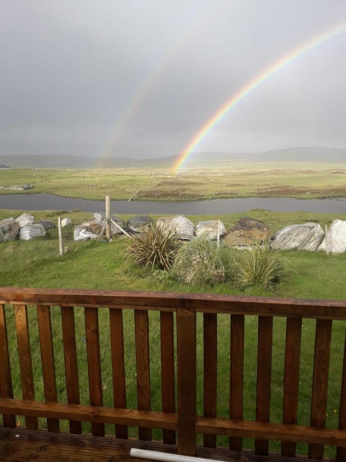 Swan View Lodge - North Uist ロッホマディー エクステリア 写真
