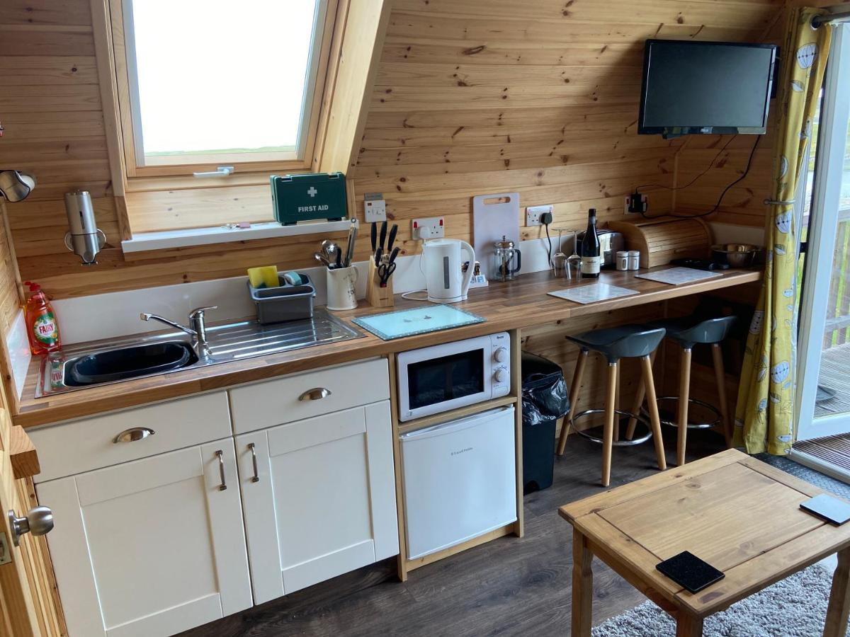 Swan View Lodge - North Uist ロッホマディー エクステリア 写真
